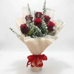 Liora Bloom (6 Ecuadorian Roses)