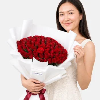 True Love (100 Red Roses)