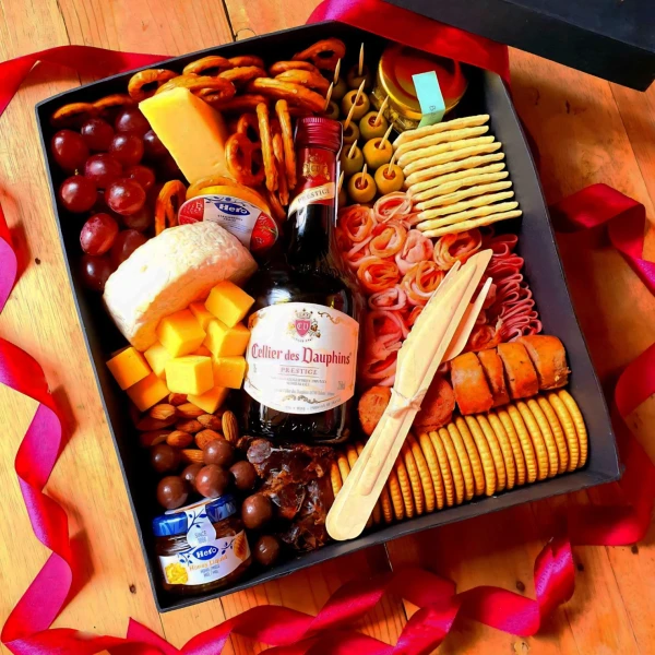Medium Graze Box with Wine - Standard