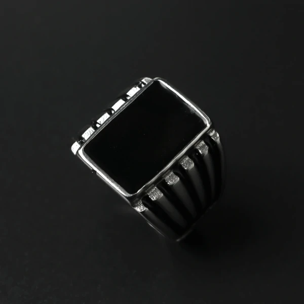 Kainor Rectangle Ring - Standard