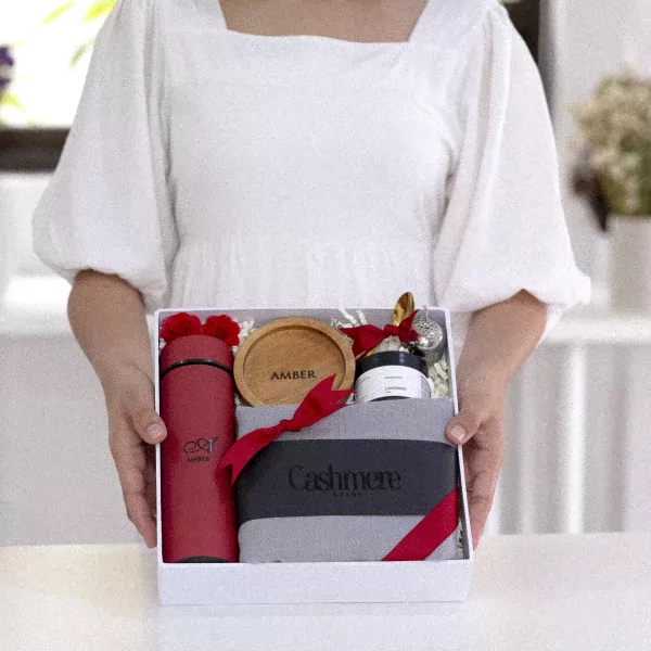 Áine Personalized Valentine’s Box - default