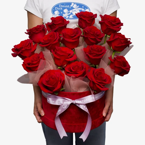 Scarlet Velvet Rose Box (16 Ecuadorian Roses) - Standard
