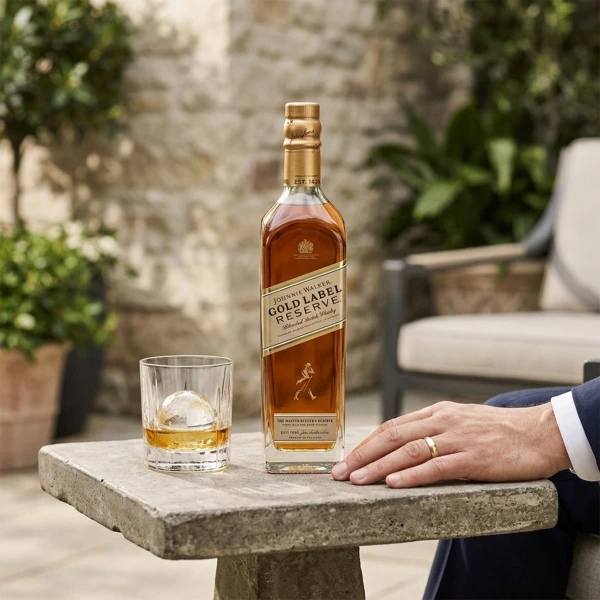 Johnnie Walker Gold Label Reserve - 700 mL