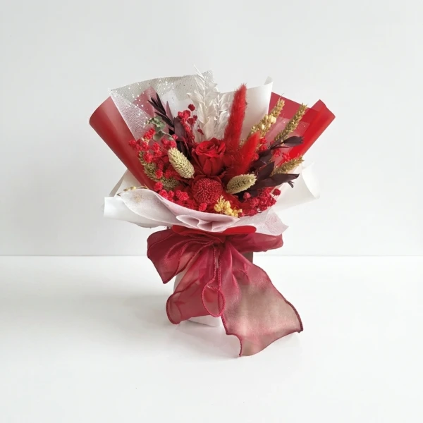 Robin Mini Red Bouquet - Standard