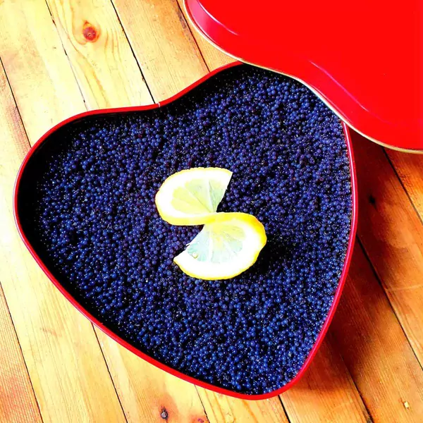 Classic Caviar Pie in Red Heart - default