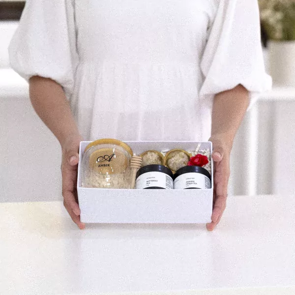 Amé Personalized Valentine’s Box - default
