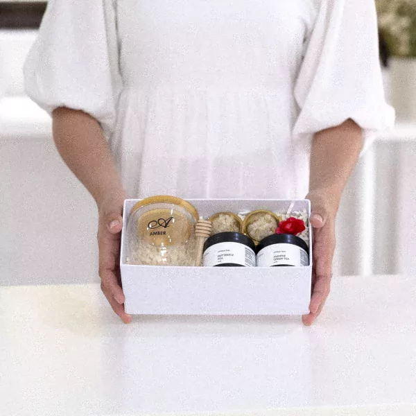 Ádel Personalized Valentine’s Box - default