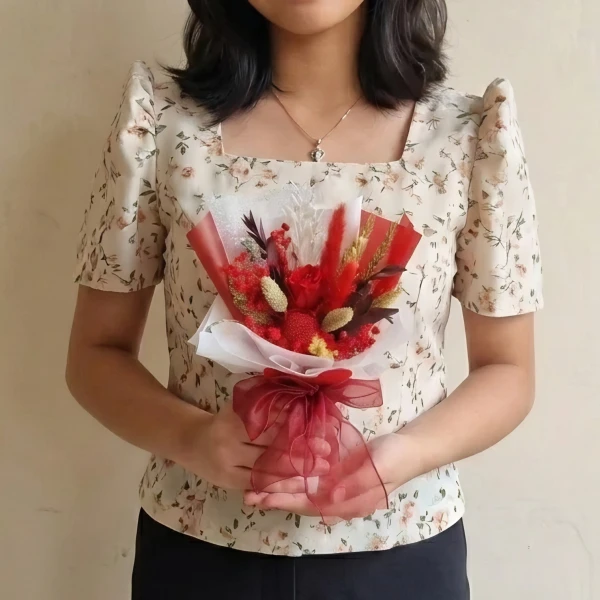 Robin Mini Red Bouquet - Standard