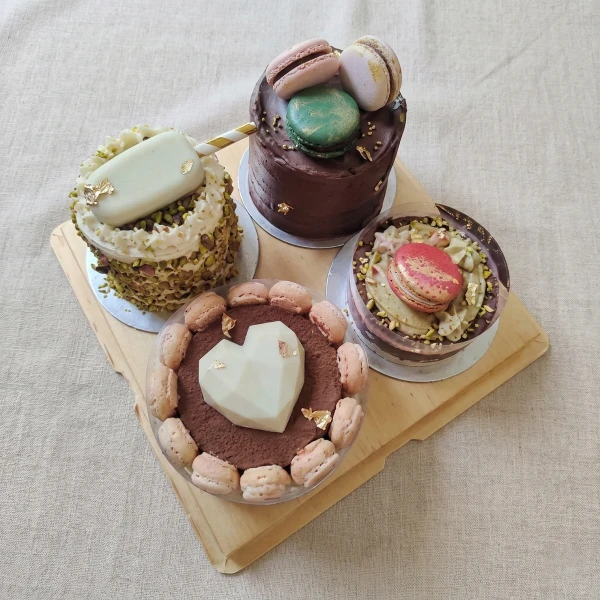 Fab 4 Mini Cakes - Standard