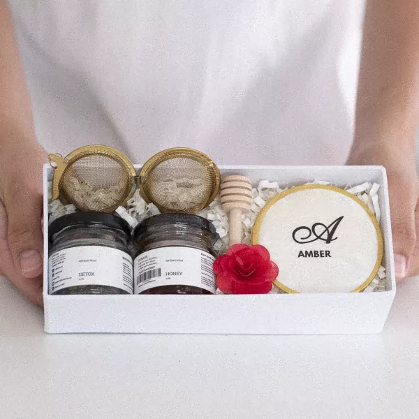 Amé Personalized Valentine’s Box - default