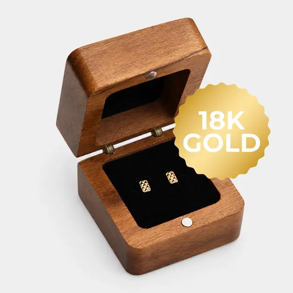 Waffle Stud Earring (18k Saudi Gold) 2