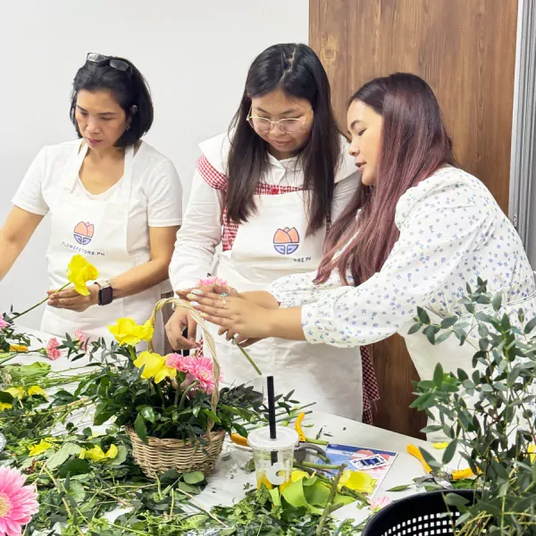 Flower Arrangement Workshop from FlowerStore.ph - 1 Pax