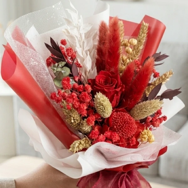 Robin Mini Red Bouquet - Standard