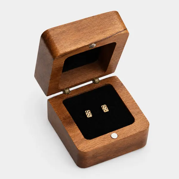 Waffle Stud Earring (18k Saudi Gold) 1