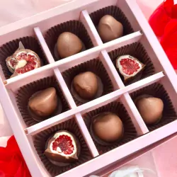 Raspberries Covered Chocolate Box 9 Pieces