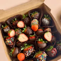 25 Chocolate Covered Strawberries