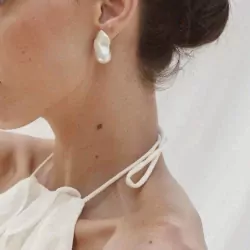 Old Money Girl Earrings in White