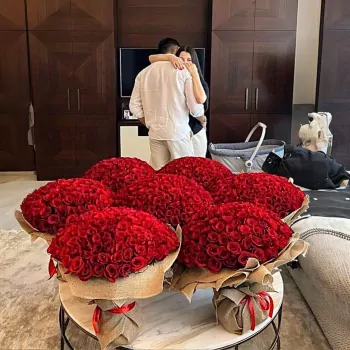 1000 Red Roses Ultimate Grand Gesture