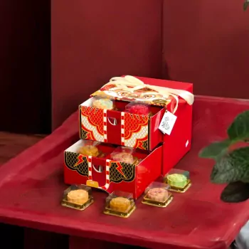 8 Luxe Moon Cakes