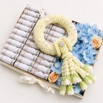 Luxury Money Garland Gift Box