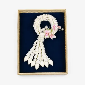 Classic Artificial Garland Keepsake Box