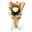 Single white rose bouquet with eucalyptus in craft paper and white ribbon.