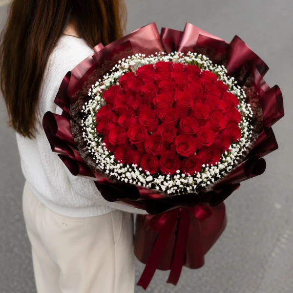 50 Red Roses and Gypso - 50 Roses