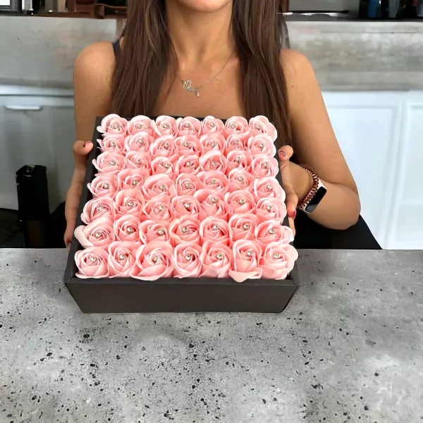 Black Pink Diamond Box - Pink Roses