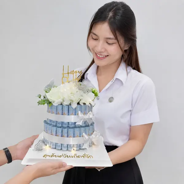 Blue Bliss Money Cake 3