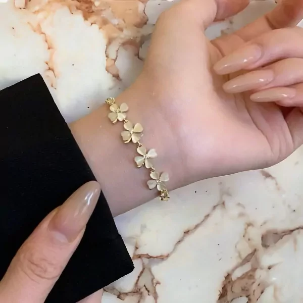 Adjustable Clover Bracelet - Clover