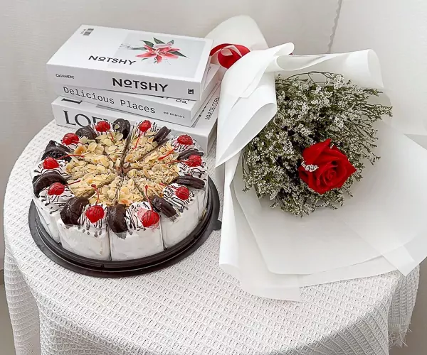 Choco Cherry And Oreo Cake - Oreo