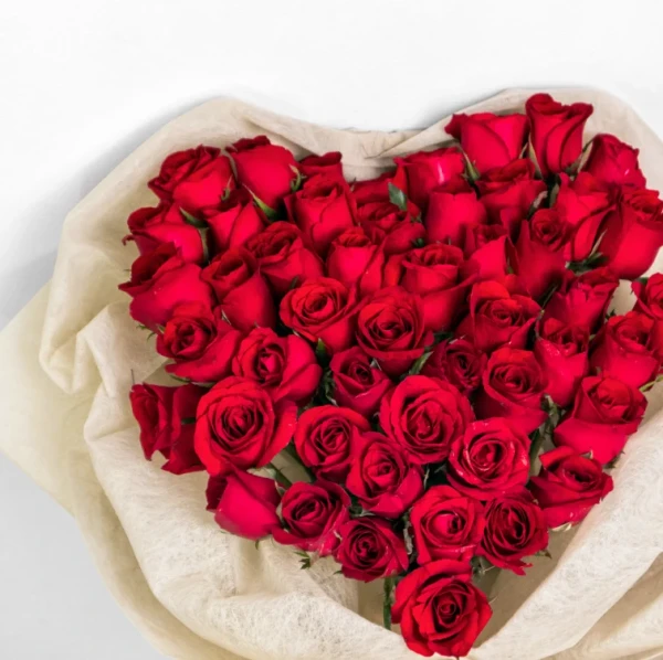 Love in Full Bloom (50 Roses) 3