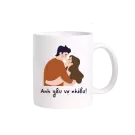 White mug with illustration of a couple kissing and text "Anh yêu vợ nhiều!".