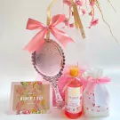 Dream Gift Box: vintage mirror, cherry blossom shower gel, and a gift bag with pink hearts.