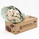Bouquet of pink and white roses with baby's breath on a POTICO.VN flower box.