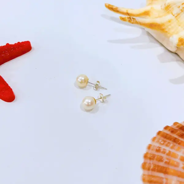 White Akoya Pearl Earrings 3