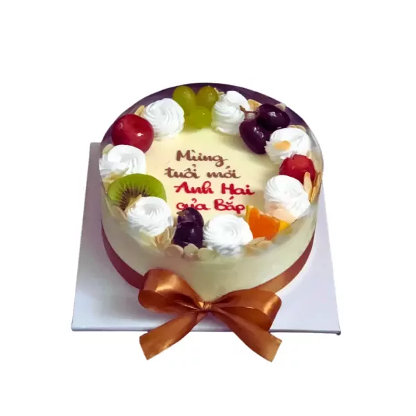Round cake with fruit, whipped cream, and Vietnamese text.