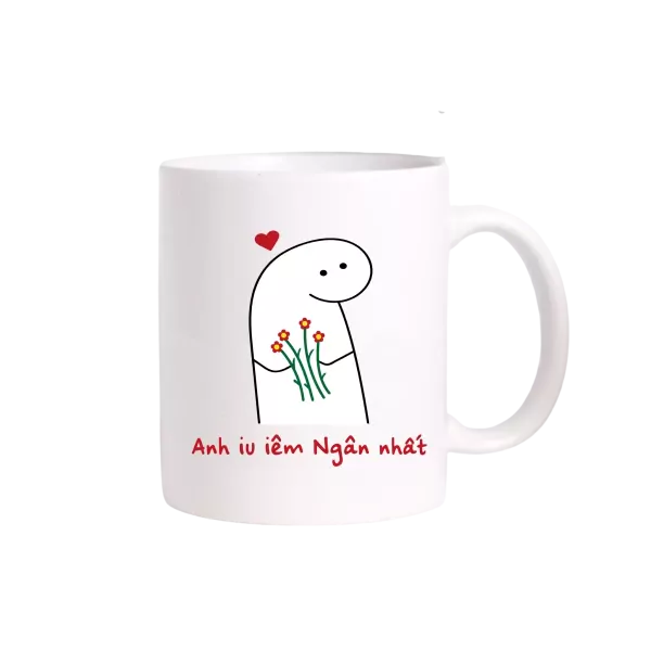 White mug with drawing of stick figure holding flowers, text "Anh iu iêm Ngân nhất".