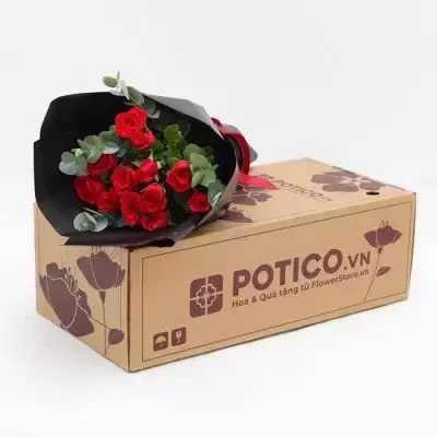 Bouquet of red roses in black paper on a cardboard box with "POTICO.VN" logo.