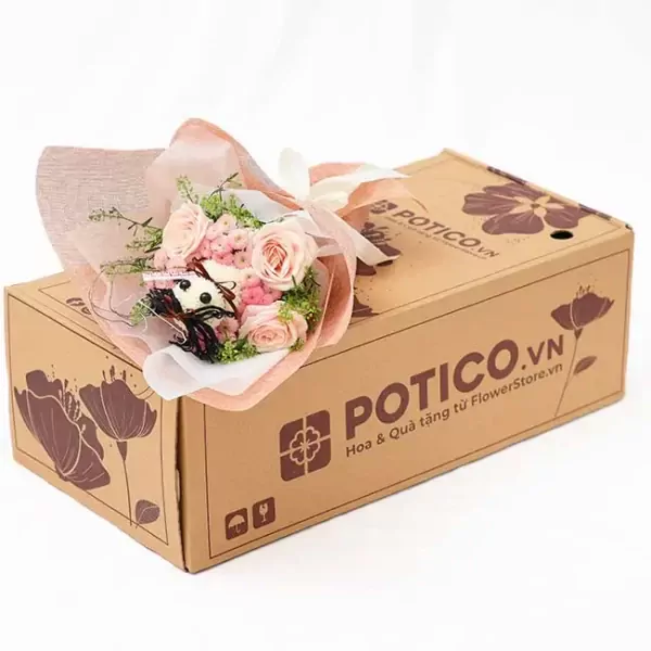Pink rose bouquet with a teddy bear on a POTICO.VN flower delivery box.