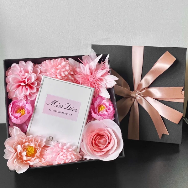 Miss Dior Blooming Bouquet gift set with pink flowers and a ribbon-tied box.