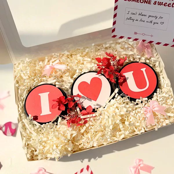 "I Heart U" gift set with three scented candles and red flowers in a box.