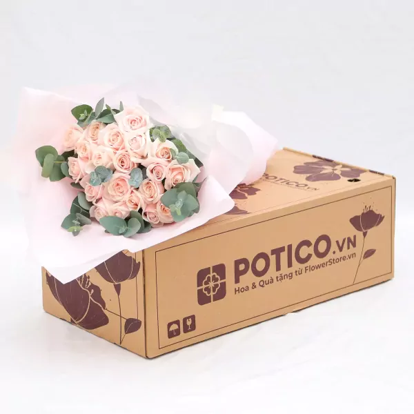 A bouquet of pink roses and eucalyptus in a POTICO.VN flower box.